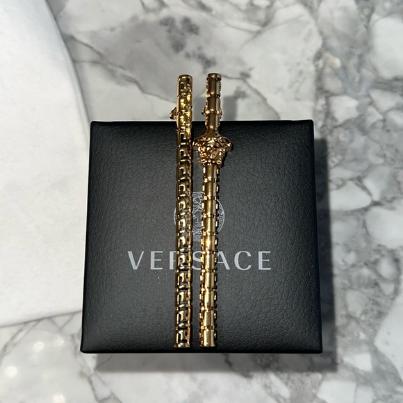 New in Box Versace Gold
Greca Asymmetric
Earrings - Picture 5 of 10